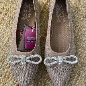 NWT Skechers Cleo Point Flats Women's 8 Neutral Tan Mocha Glitzy Haze Knit Bows